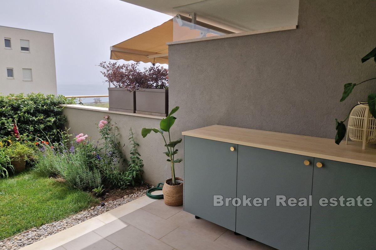 Moderno appartamento con giardino