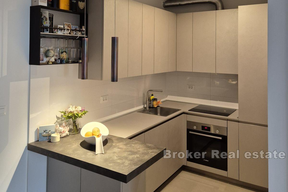 Moderne Wohnung mit Garten