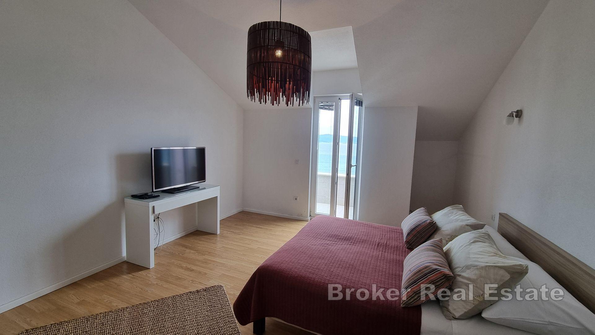 Apartmenthaus in zweiter Reihe zum Meer