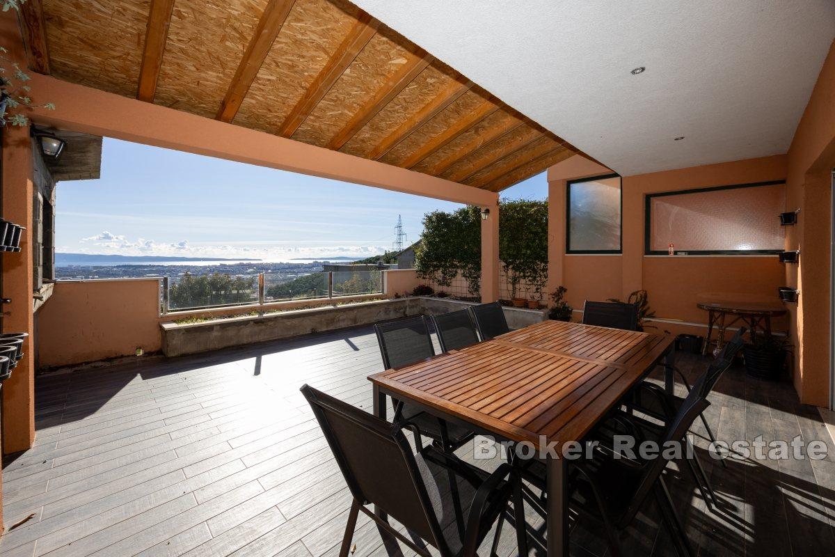 001-2041-88-Split-area-House-with-an-open-sea-view-for-sale