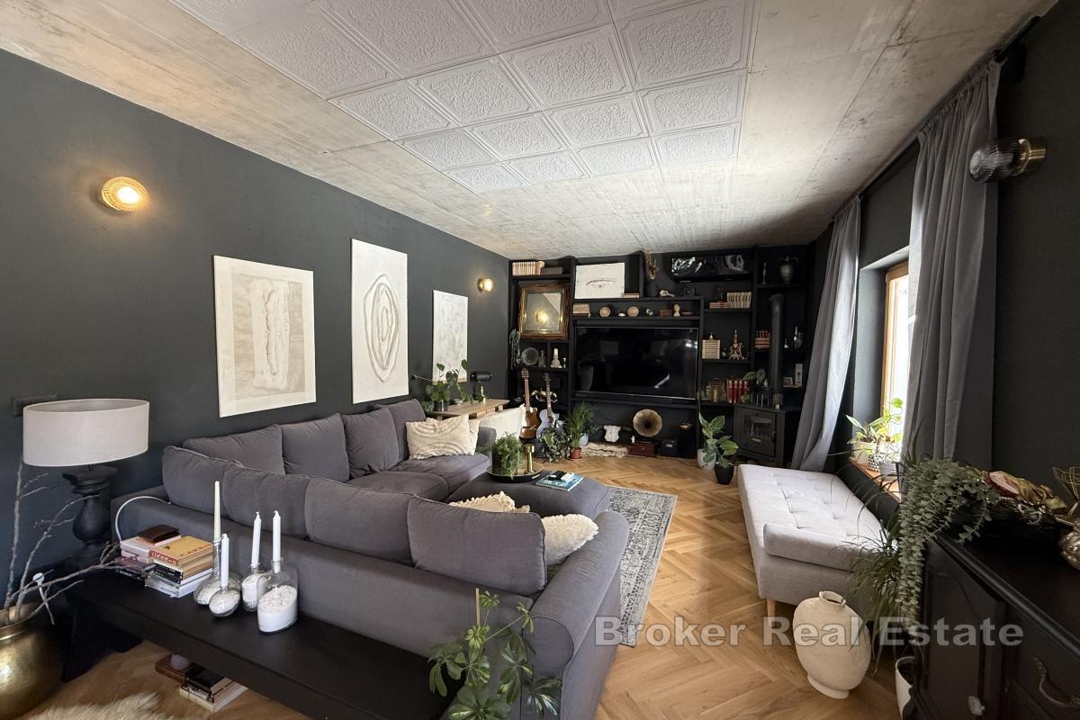 Moderne hus med svømmebasseng