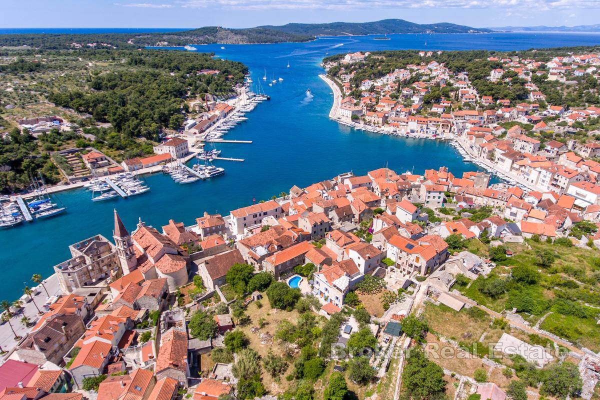 Kuća u drugom redu do mora