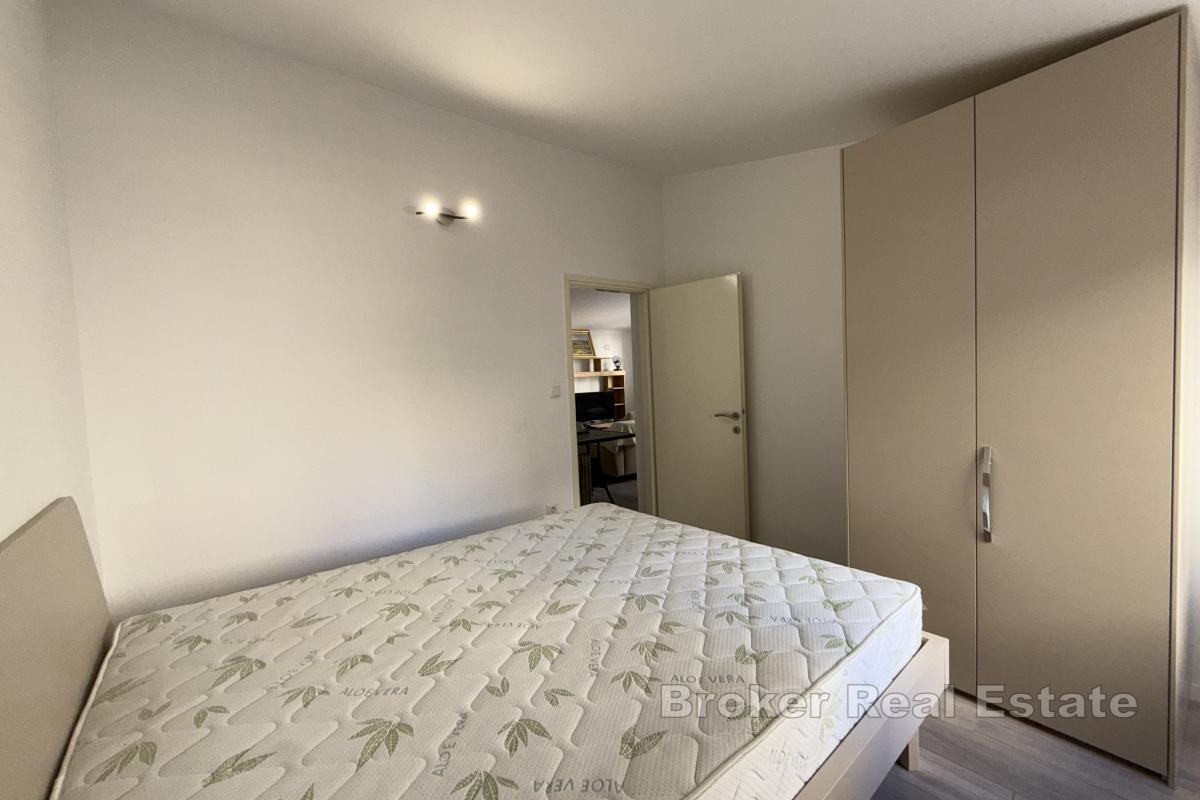 Dům ve druhé řadě u moře