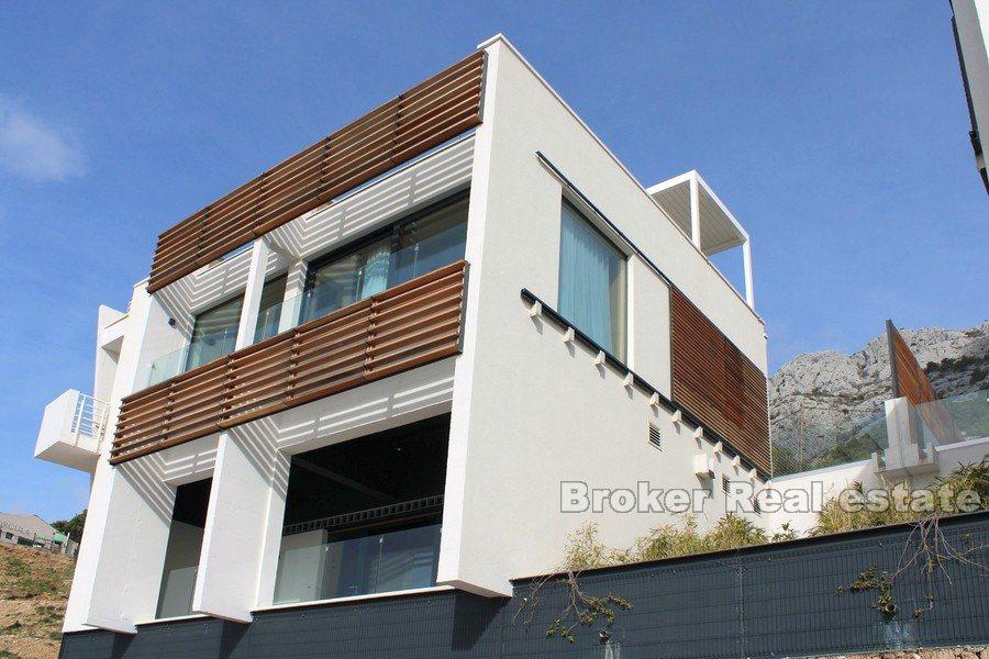 Moderne Villa mit Pool und Meerblick