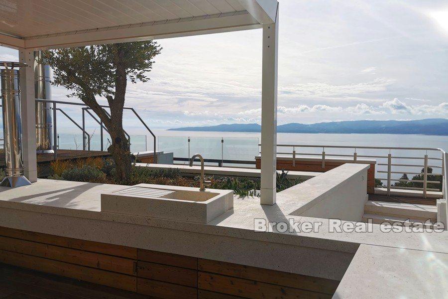 Moderne Villa mit Pool und Meerblick