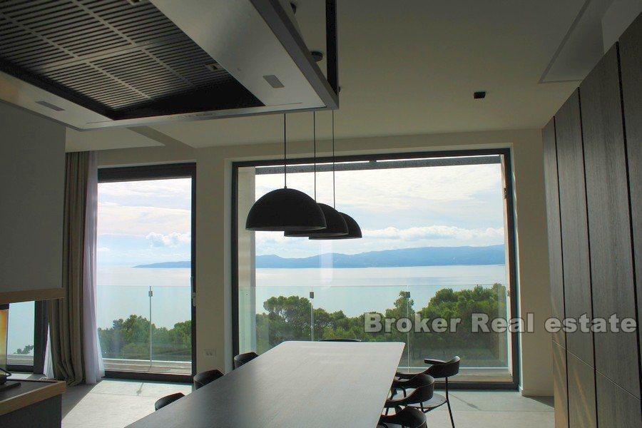 Moderne Villa mit Pool und Meerblick