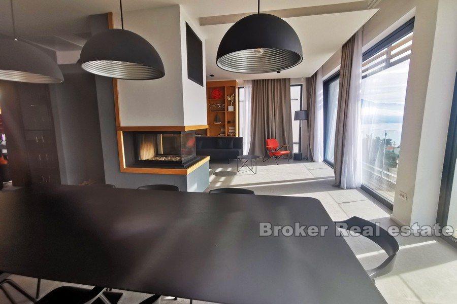 Modern villa med pool och havsutsikt