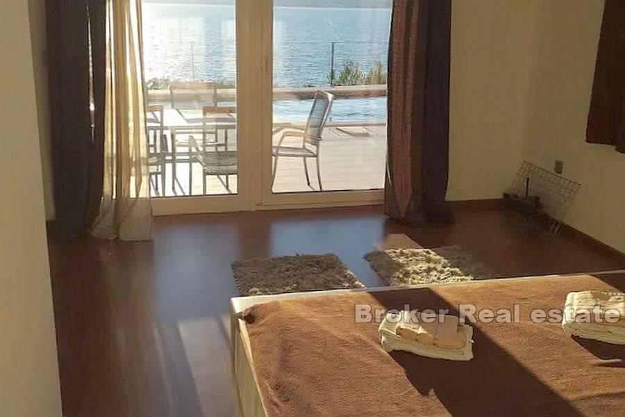 Lägenhetshus med öppen havsutsikt