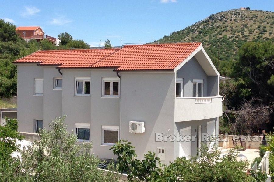Apartment house with sea view