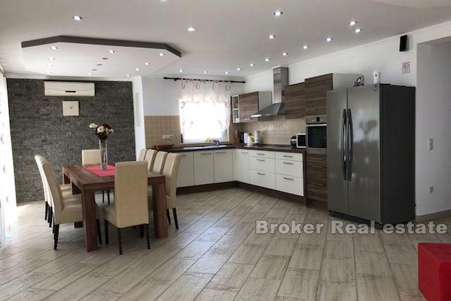 Apartmánový dům s výhledem na moře