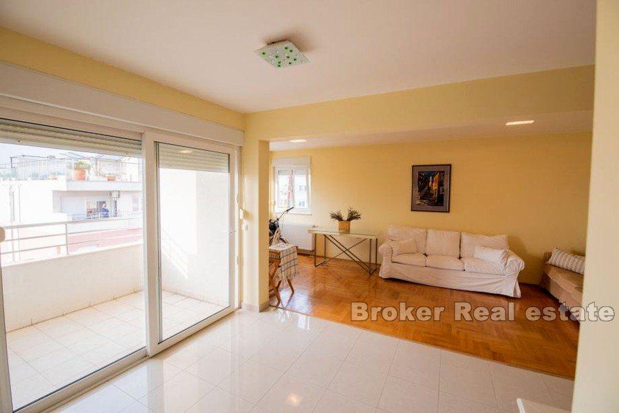 Penthouse mit drei Schlafzimmern und freiem Blick