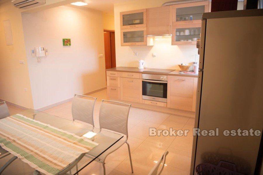 Penthouse mit drei Schlafzimmern und freiem Blick