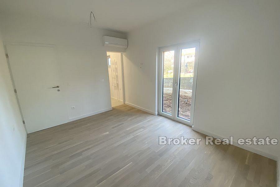 Appartement dans immeuble neuf avec piscine