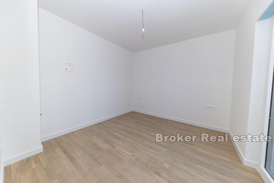 Appartement dans immeuble neuf avec piscine