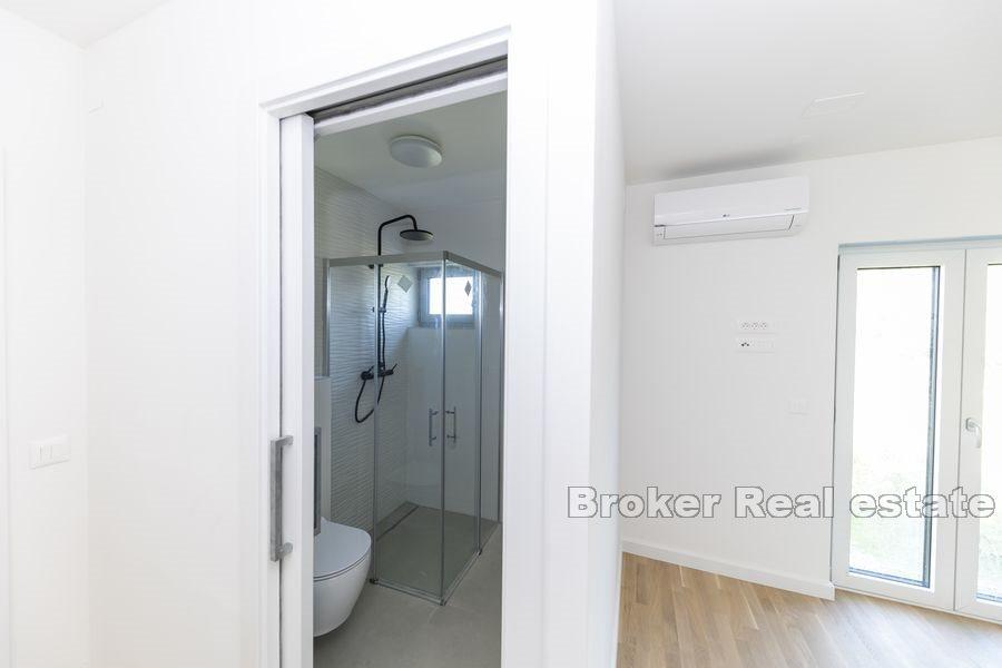 Toppleilighet med åpen havutsikt