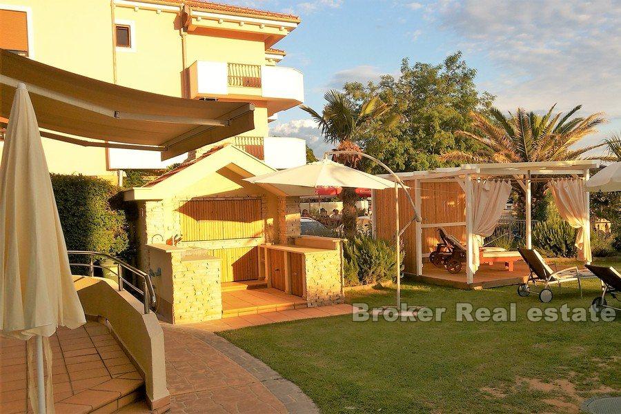 Luksusleilighet første rad til sjøen