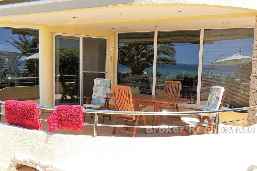 Luksusleilighet første rad til sjøen