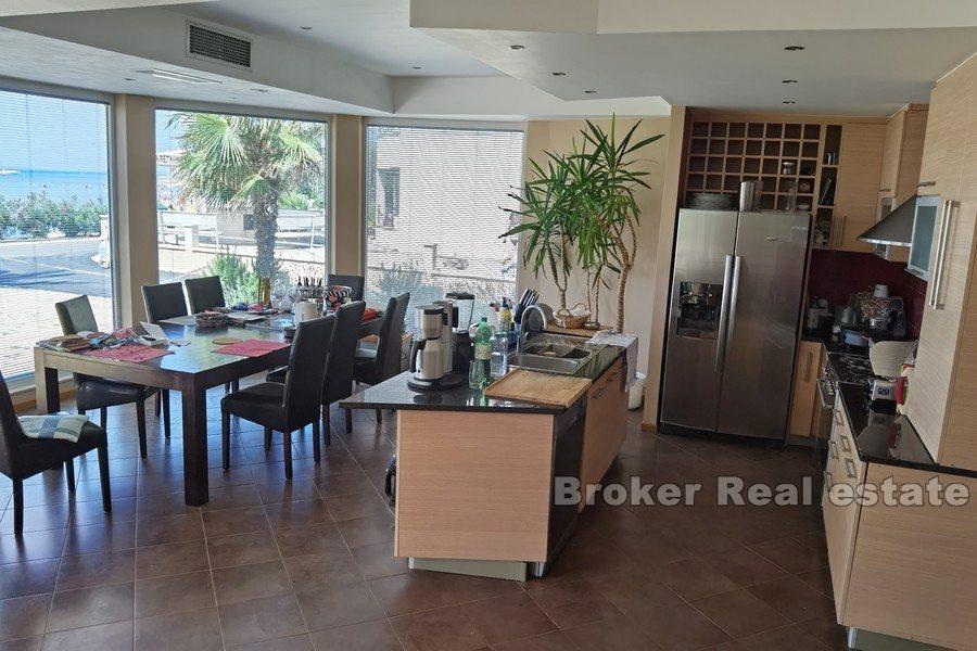 Luksuzan stan prvi red do mora