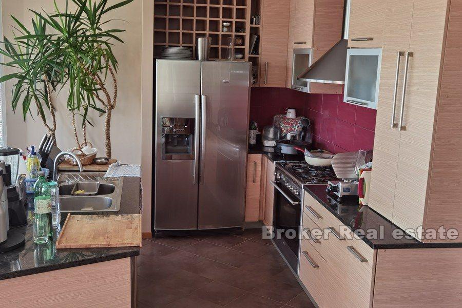 Luksuzan stan prvi red do mora