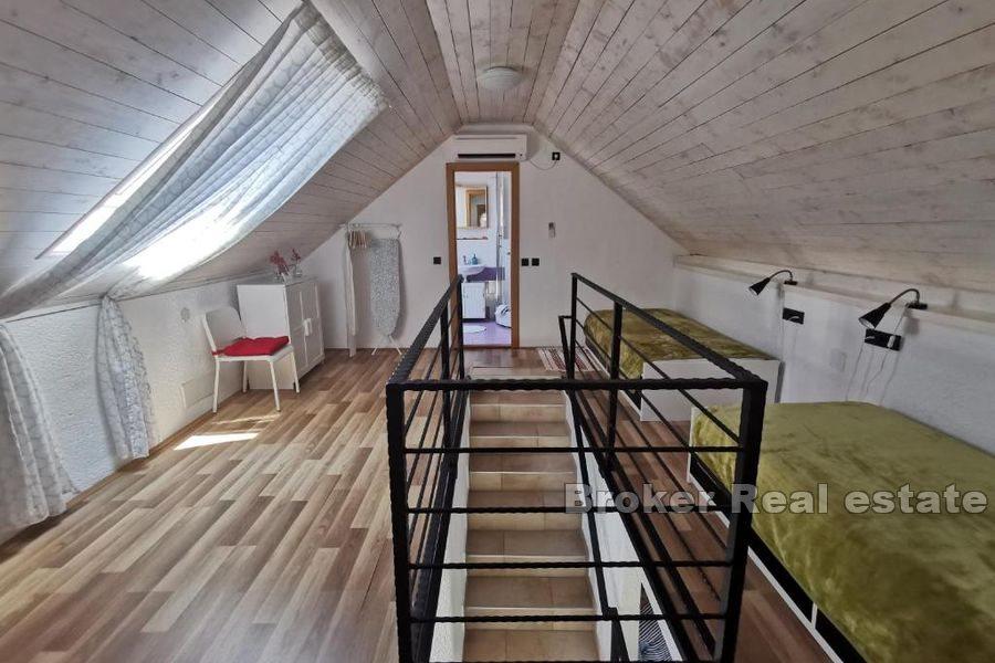 Kamena kuća s bazenom na mirnoj lokaciji