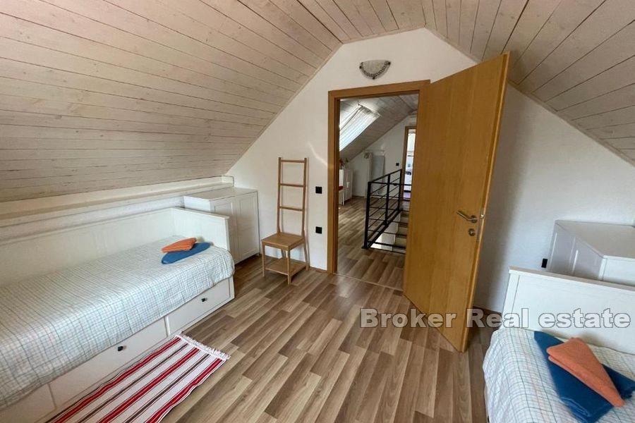 Kamena kuća s bazenom na mirnoj lokaciji