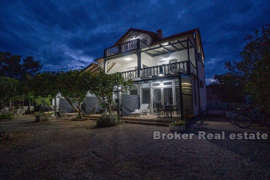 Многоквартирный дом в тихом месте