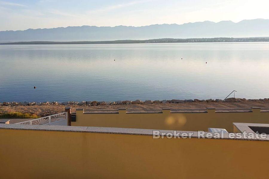 Mehrfamilienhaus erste Reihe zum Meer