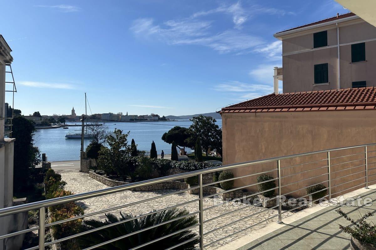 Apartmenthaus in erster Reihe zum Meer