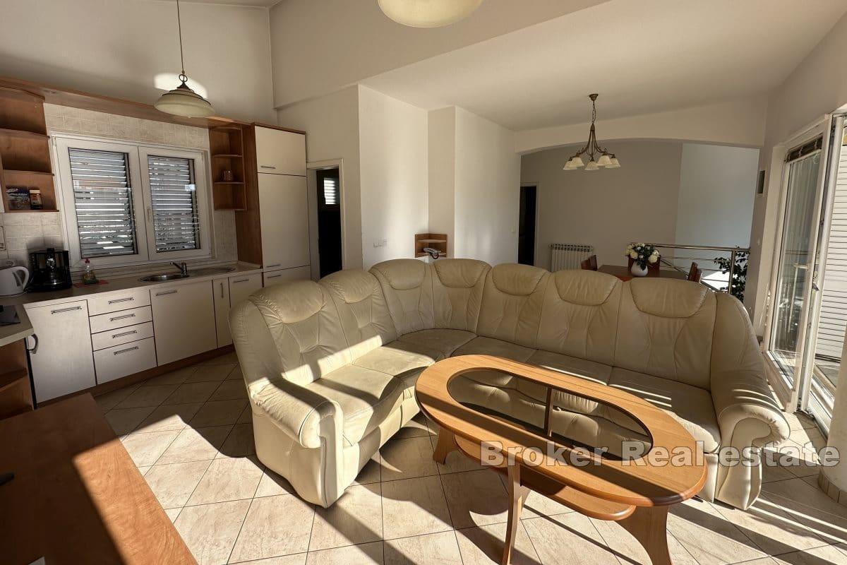 Apartmánový dům v první řadě k moři