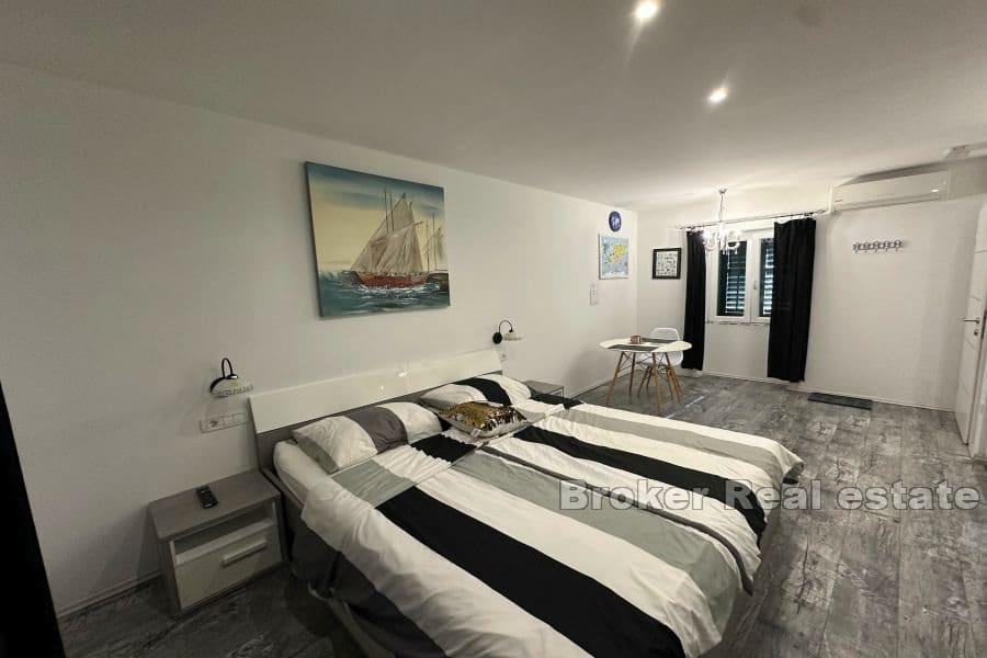 Steinhaus im Zentrum