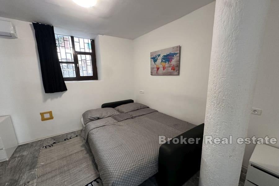 Steinhaus im Zentrum