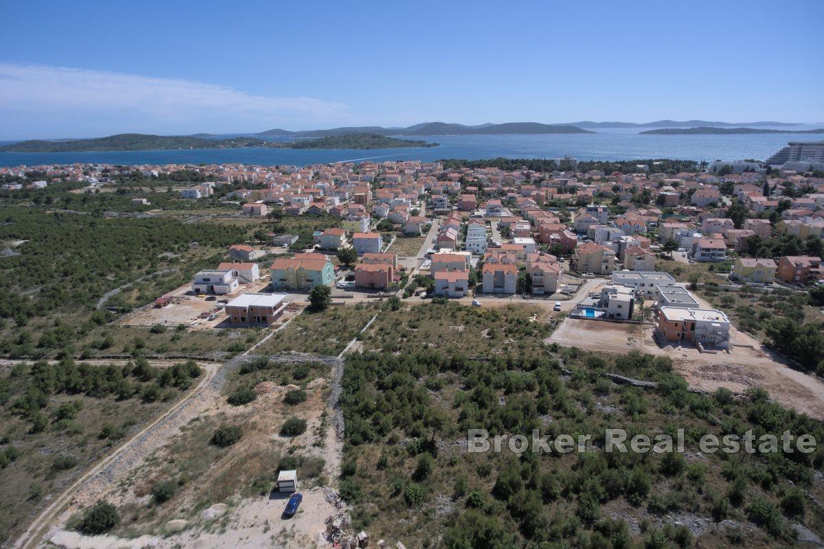 Spacious building plot with sea view