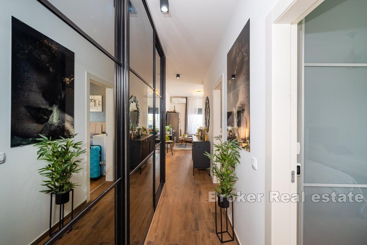 Appartement de deux pièces dans un immeuble neuf avec jardin