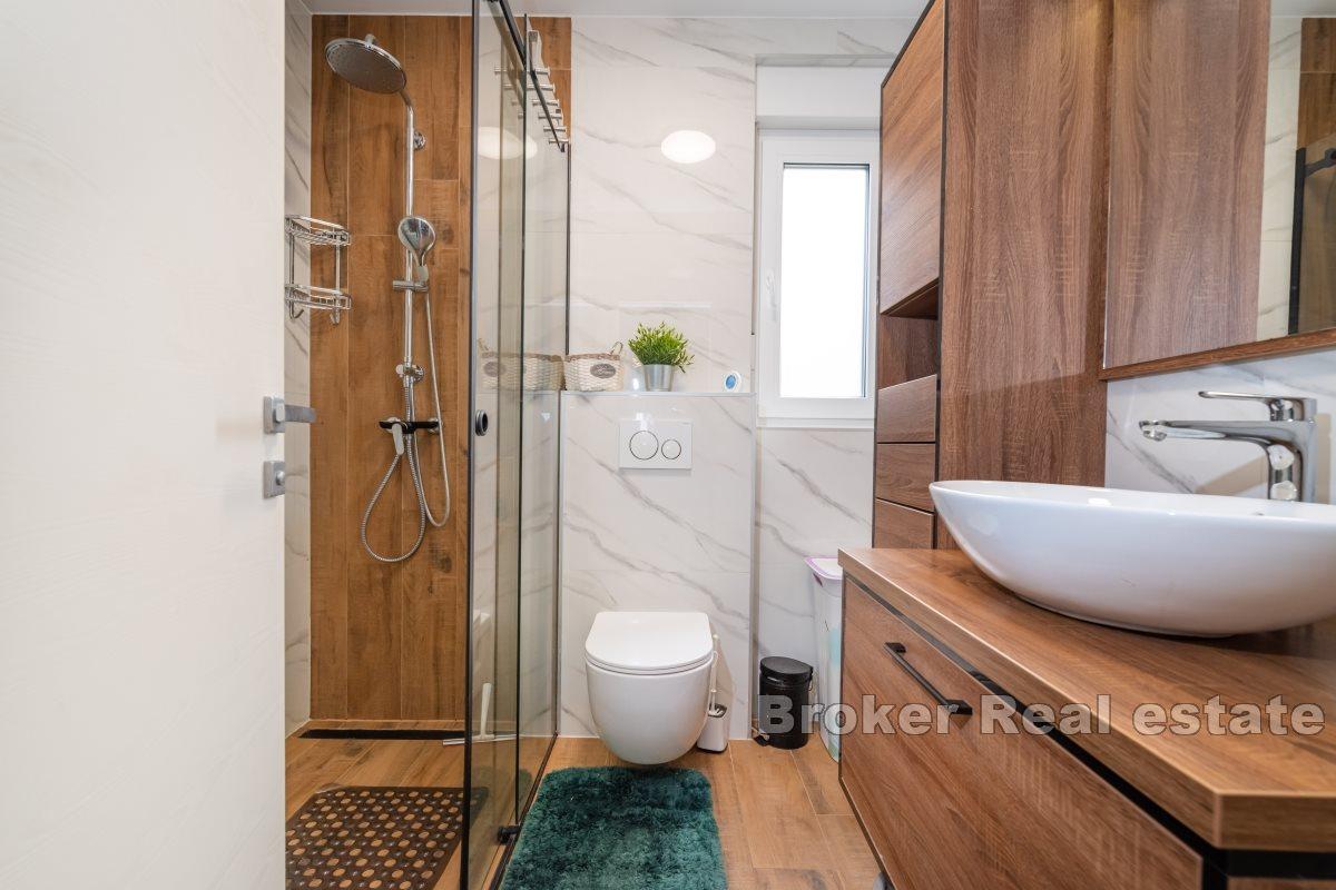 Appartement de deux pièces dans un immeuble neuf avec jardin