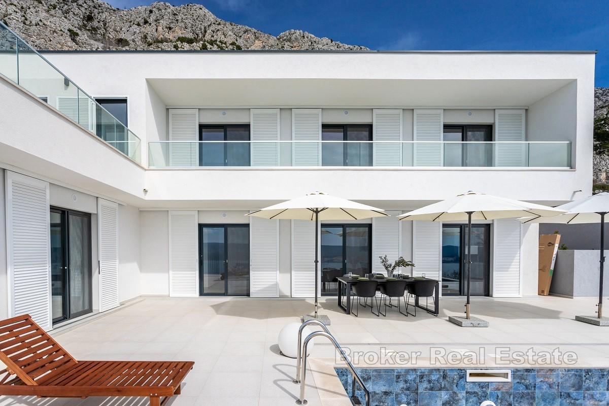 Villa nouvellement construite avec vue mer panoramique et piscine