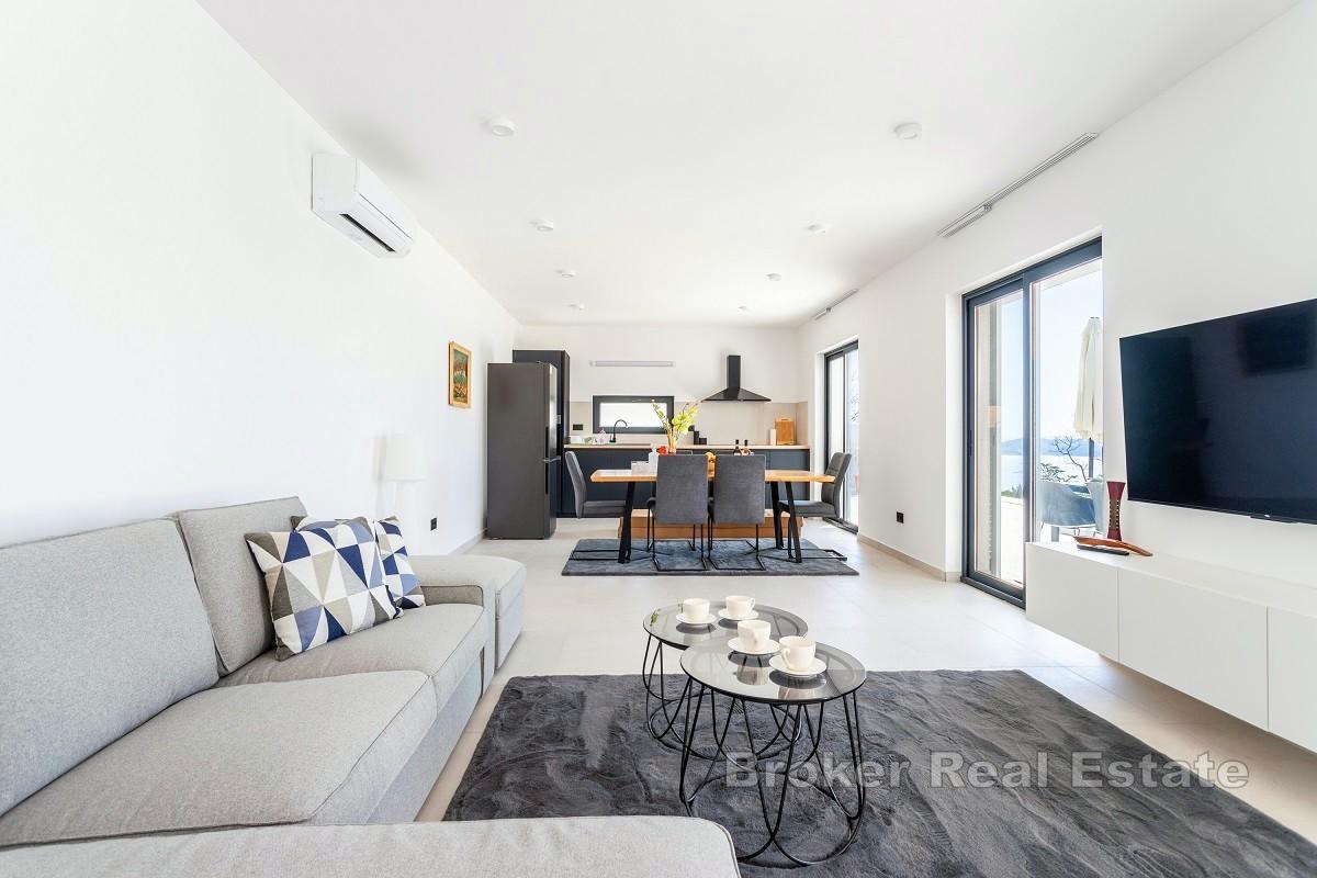 Villa nouvellement construite avec vue mer panoramique et piscine