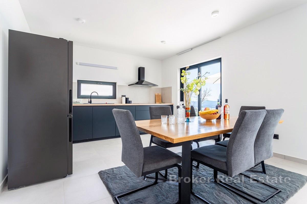 Villa nouvellement construite avec vue mer panoramique et piscine