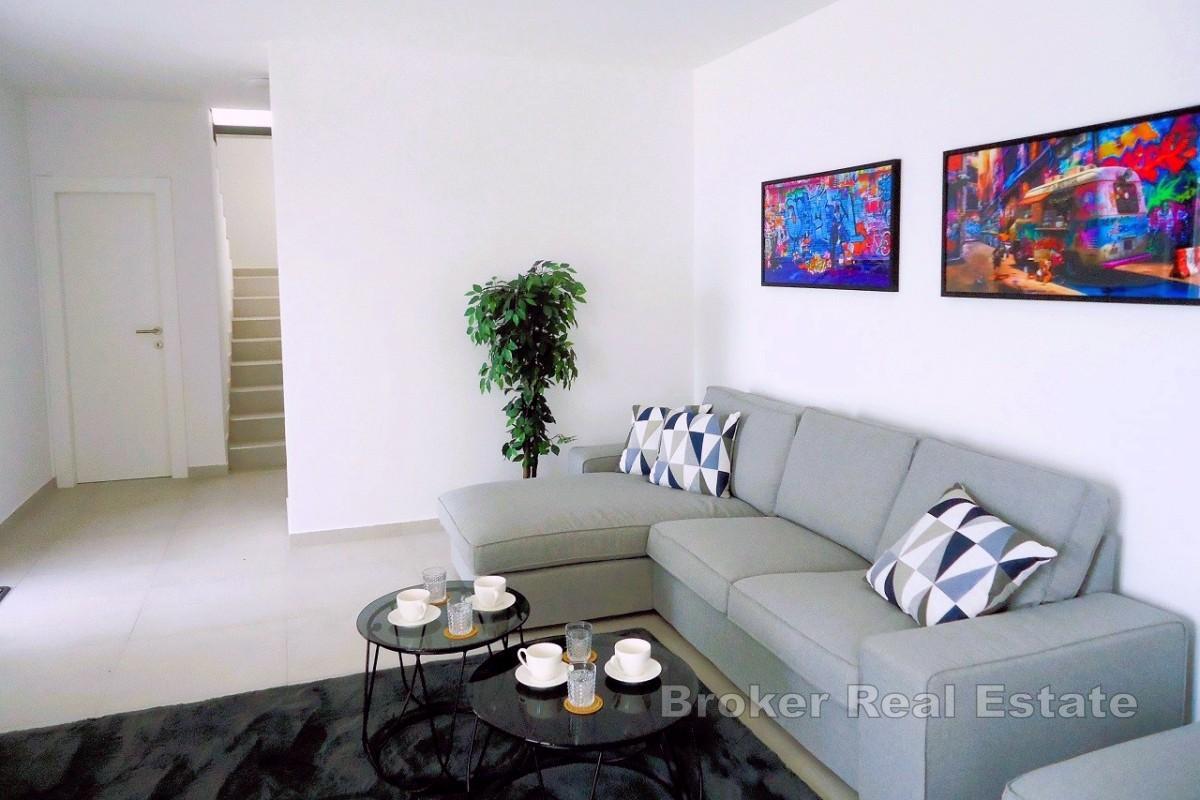 Villa nouvellement construite avec vue mer panoramique et piscine