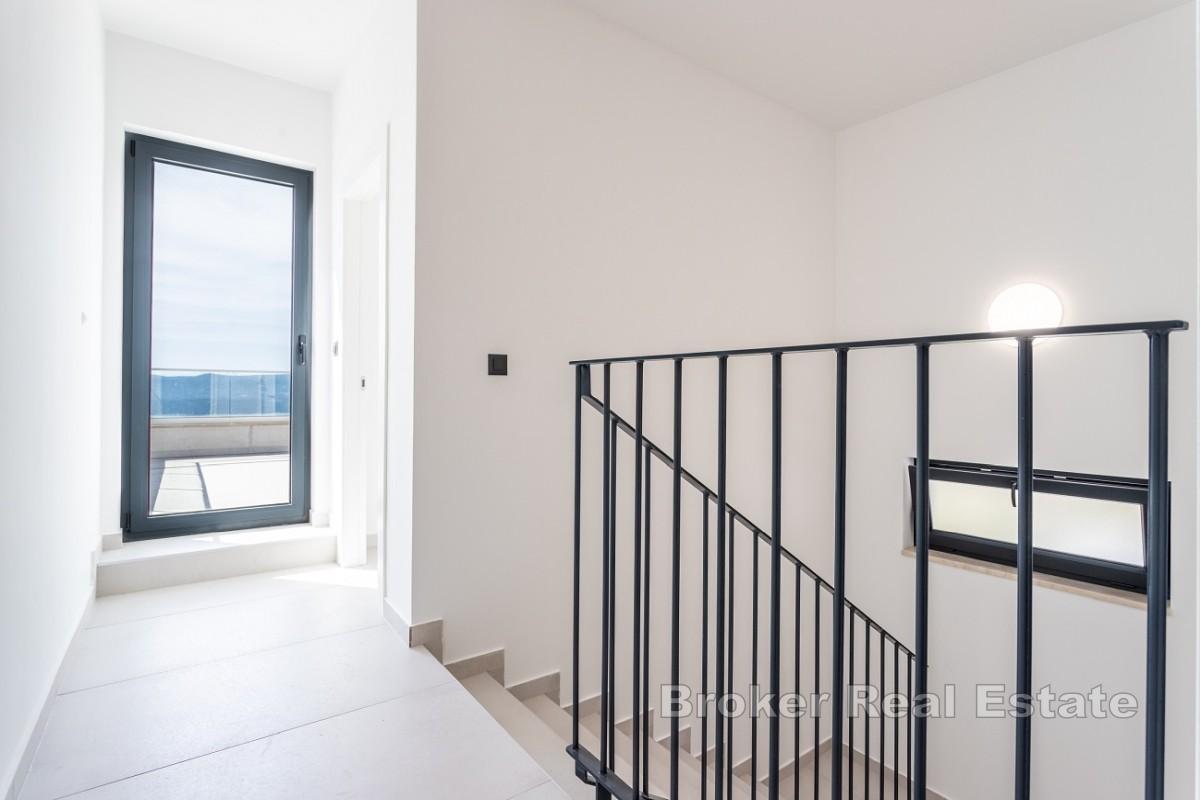 Villa nouvellement construite avec vue mer panoramique et piscine