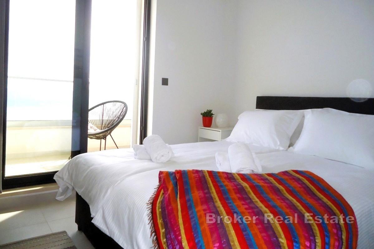 Villa nouvellement construite avec vue mer panoramique et piscine