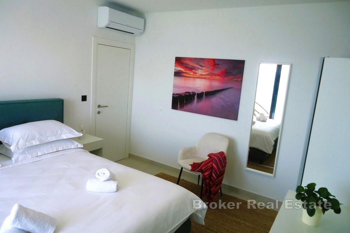 Villa nouvellement construite avec vue mer panoramique et piscine