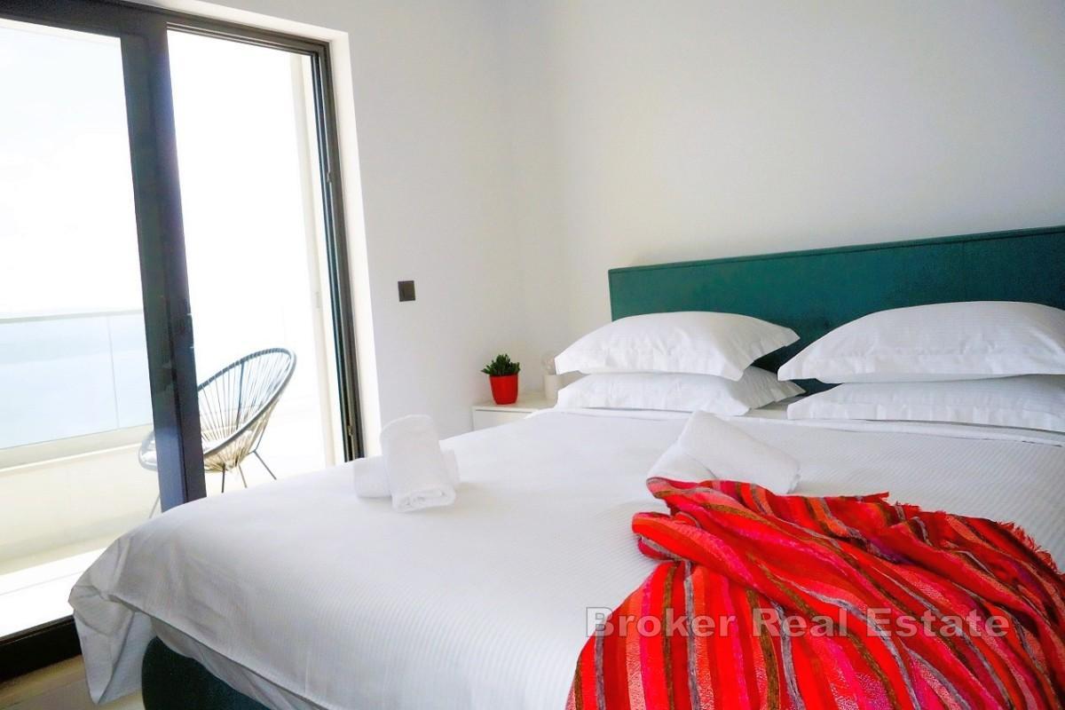 Villa nouvellement construite avec vue mer panoramique et piscine