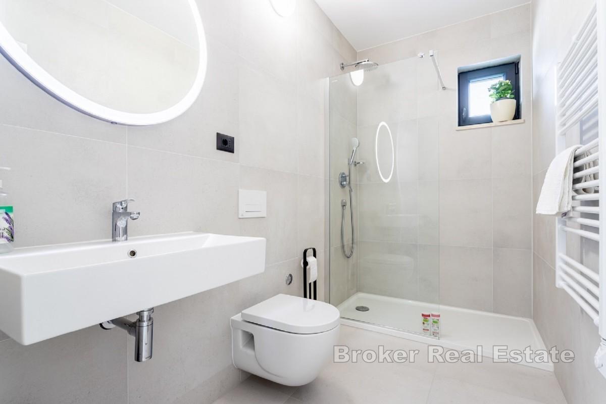 Villa nouvellement construite avec vue mer panoramique et piscine