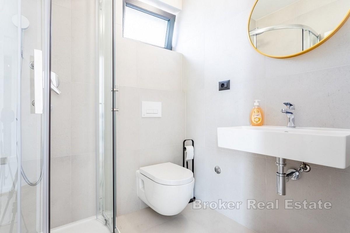 Villa nouvellement construite avec vue mer panoramique et piscine