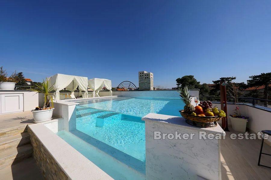 Casa bifamiliare con piscina