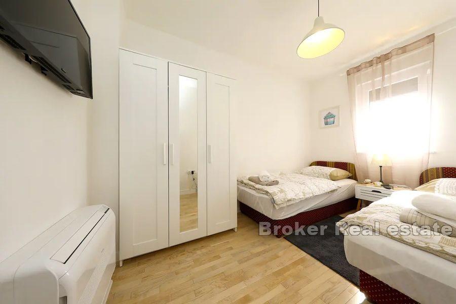 Casa bifamiliare con piscina