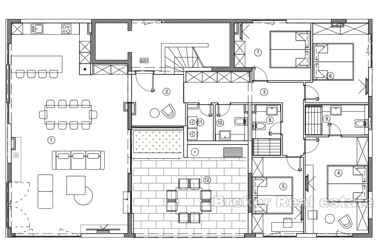 Просторный пентхаус с открытым видом на море