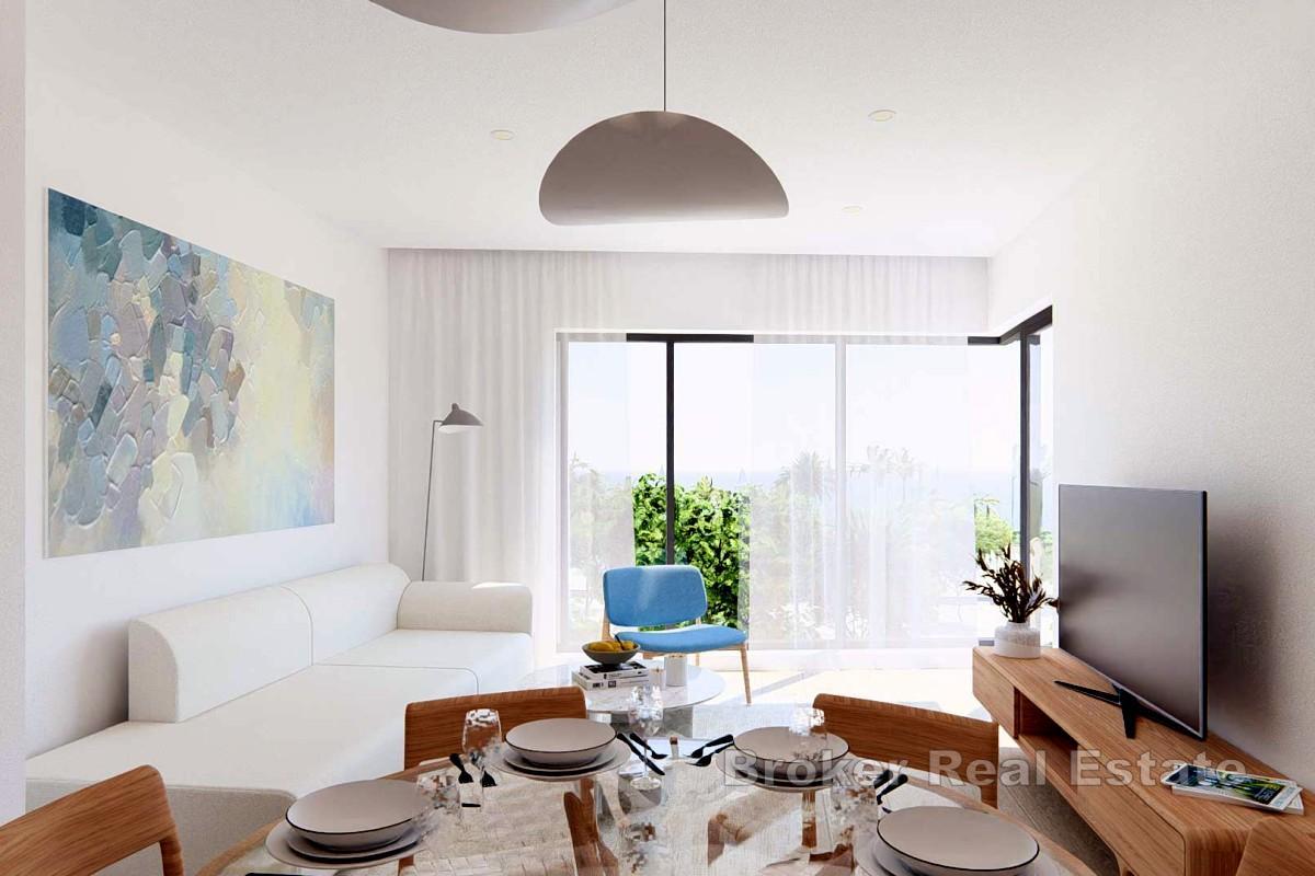 Trosoban stan u novogradnji s pogledom na more