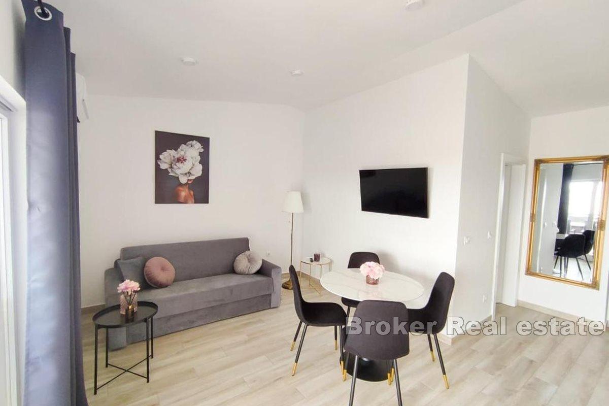 Дом с коммерческими помещениями и землей под застройку