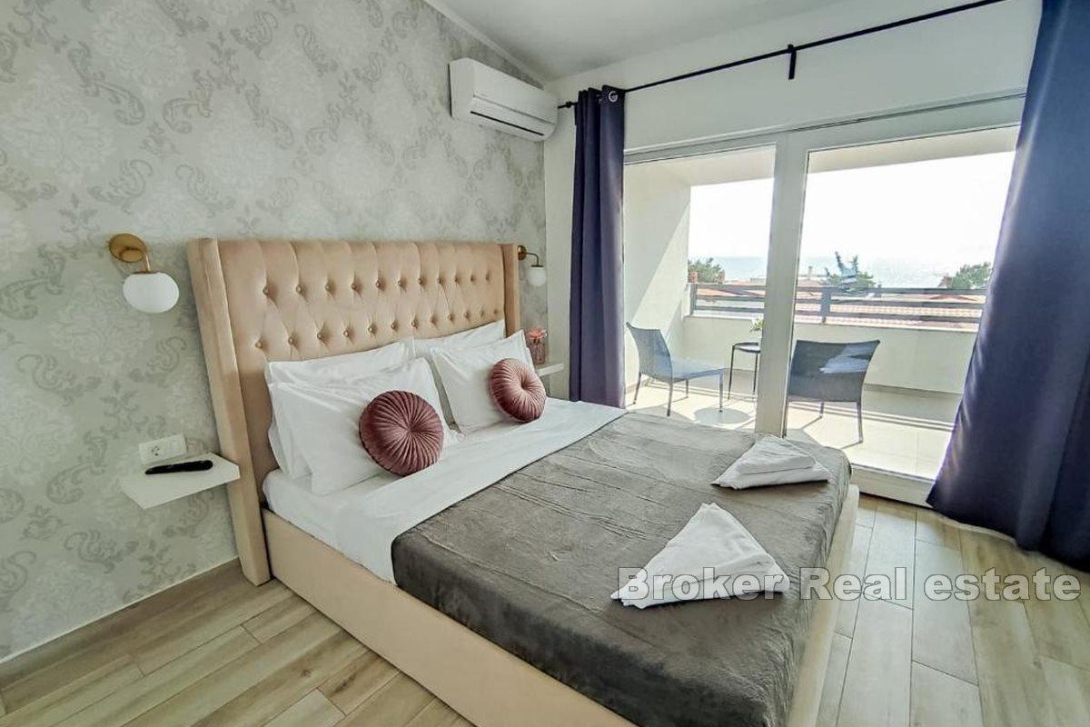 Дом с коммерческими помещениями и землей под застройку